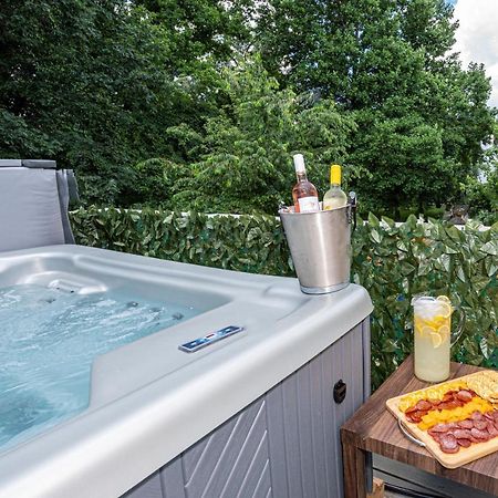 Hot Tub Wifi Pool Gym Firepit Arcade Villa Kernersville Esterno foto